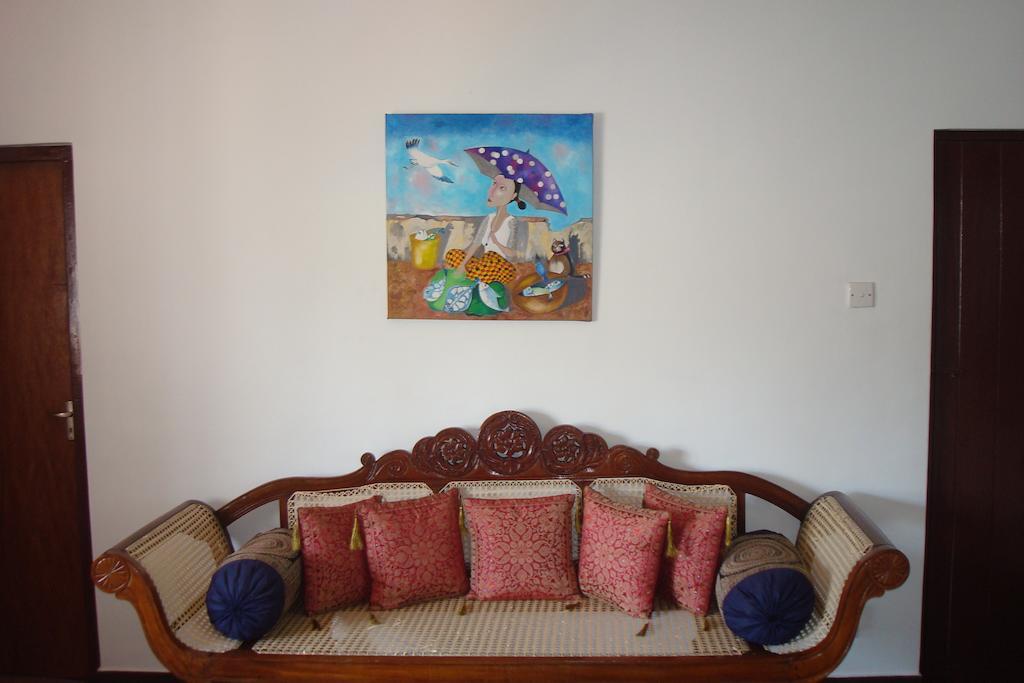 Blue Seas Guest House Dehiwala-Mount Lavinia ภายนอก รูปภาพ