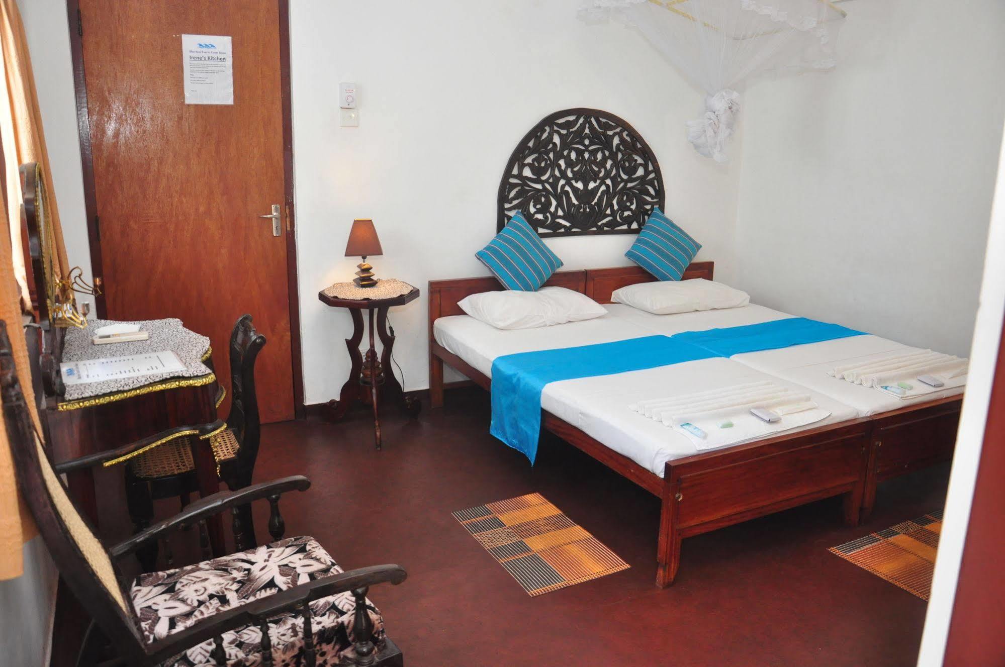 Blue Seas Guest House Dehiwala-Mount Lavinia ภายนอก รูปภาพ