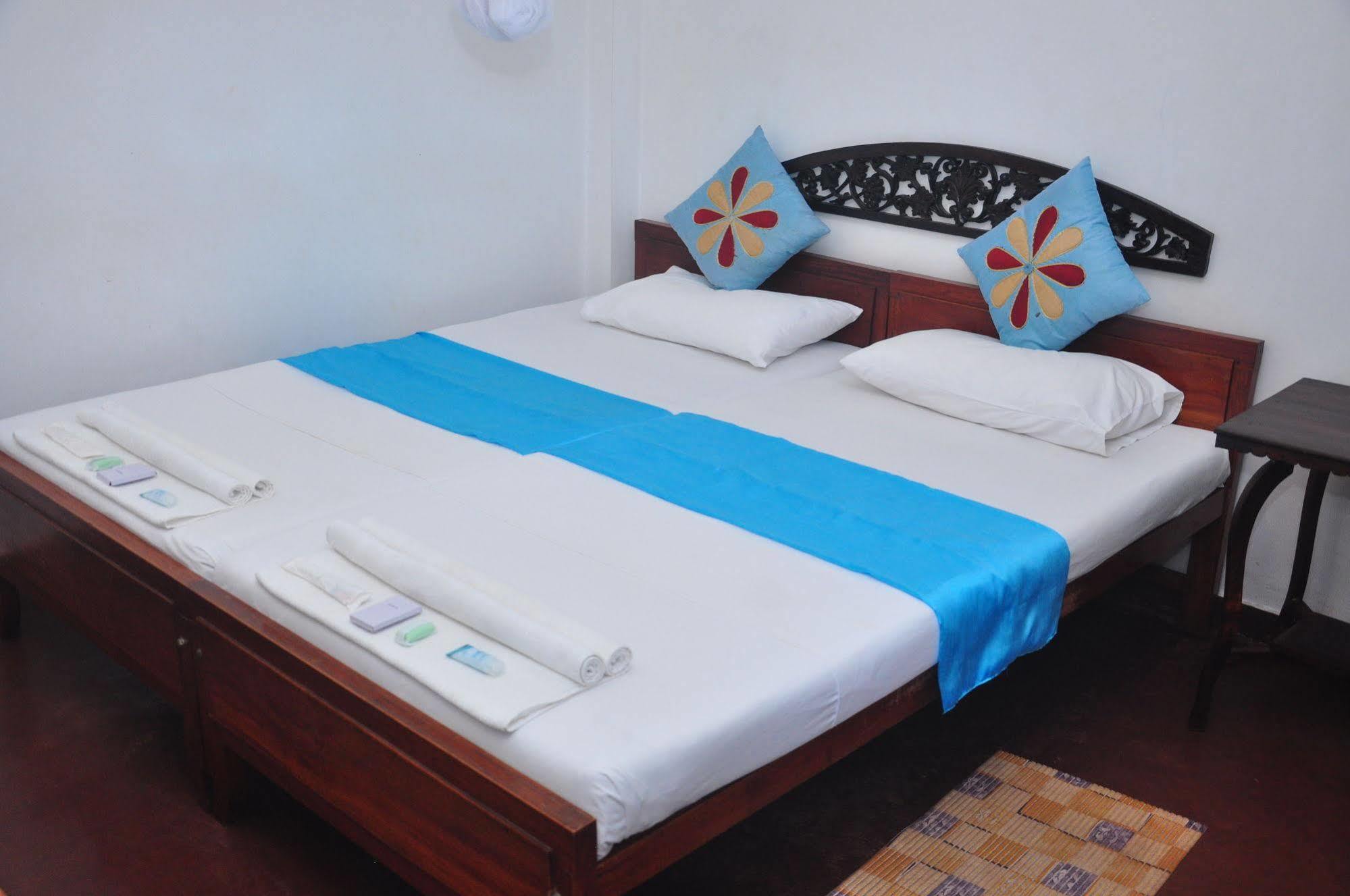 Blue Seas Guest House Dehiwala-Mount Lavinia ภายนอก รูปภาพ