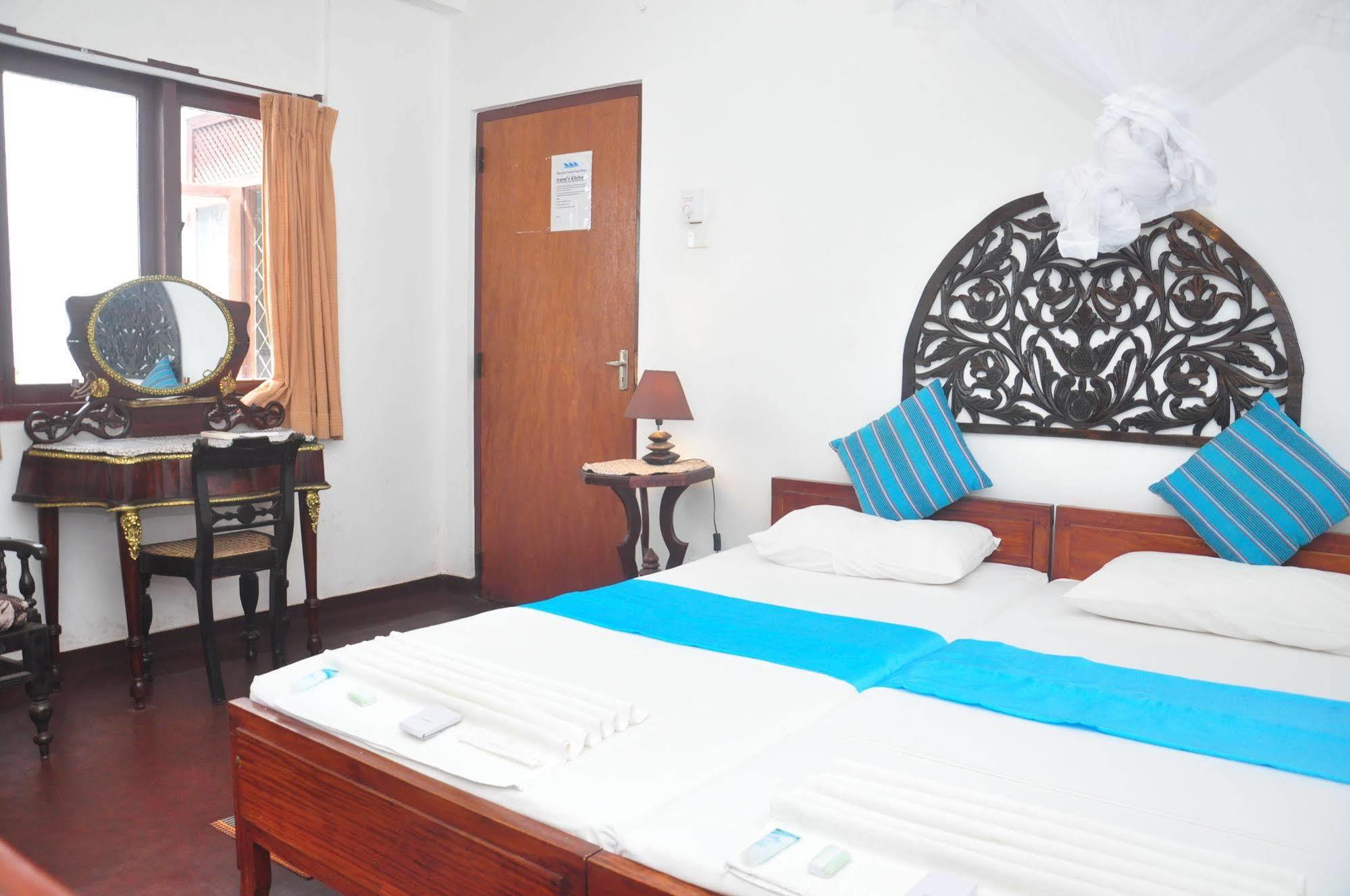 Blue Seas Guest House Dehiwala-Mount Lavinia ภายนอก รูปภาพ