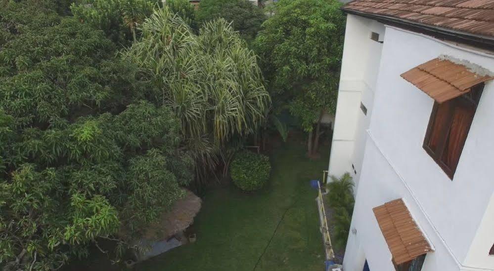 Blue Seas Guest House Dehiwala-Mount Lavinia ภายนอก รูปภาพ