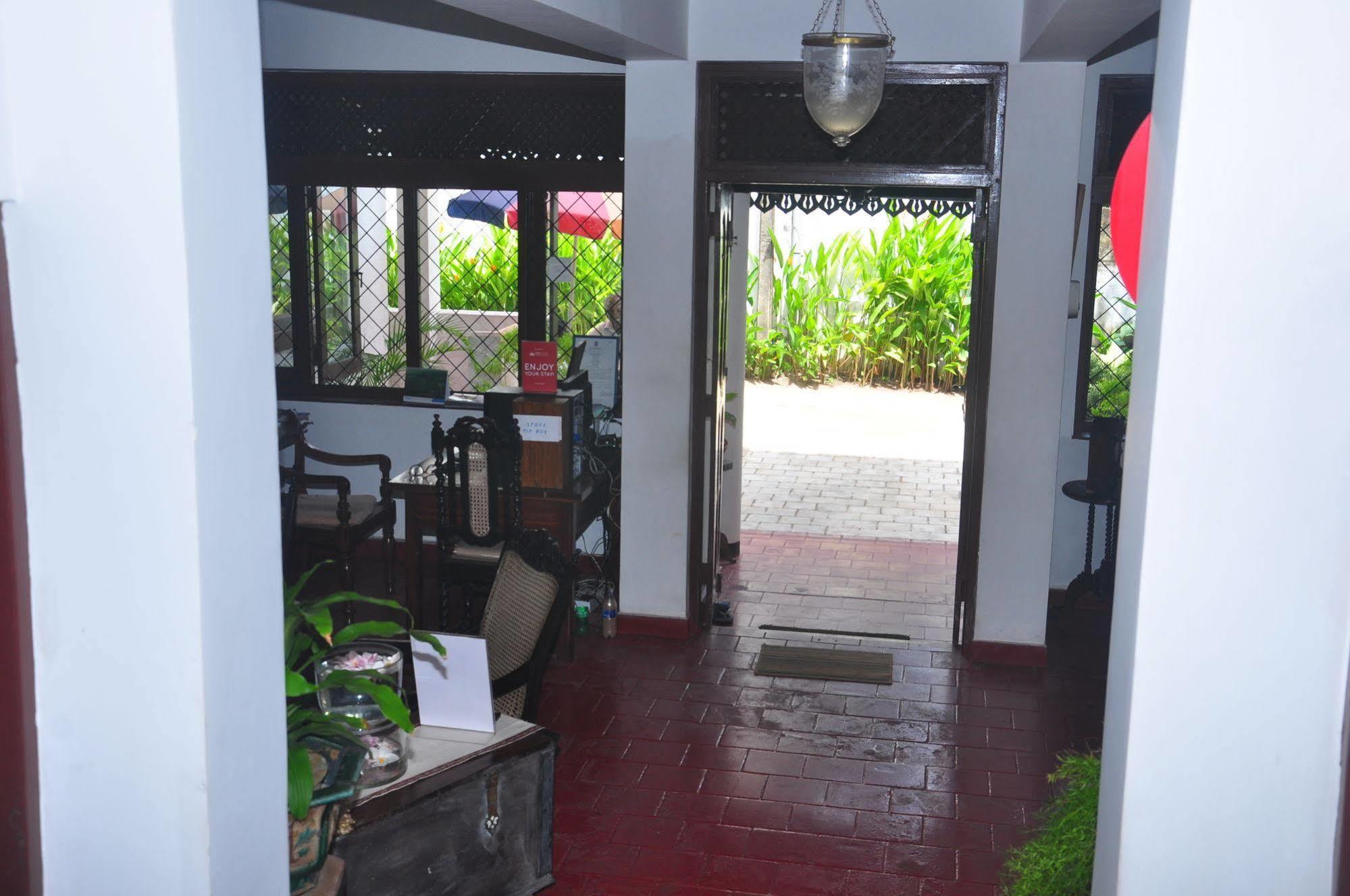 Blue Seas Guest House Dehiwala-Mount Lavinia ภายนอก รูปภาพ