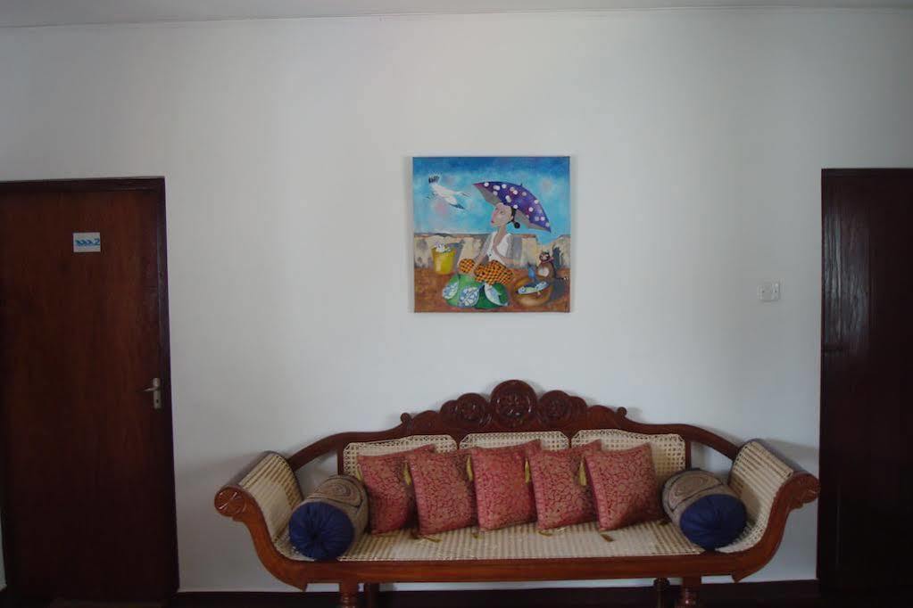 Blue Seas Guest House Dehiwala-Mount Lavinia ภายนอก รูปภาพ